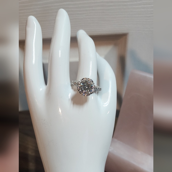 Vintage Style Mossinite 3ct Ring Sz 7 Round Flower EUC - Picture 10 of 12